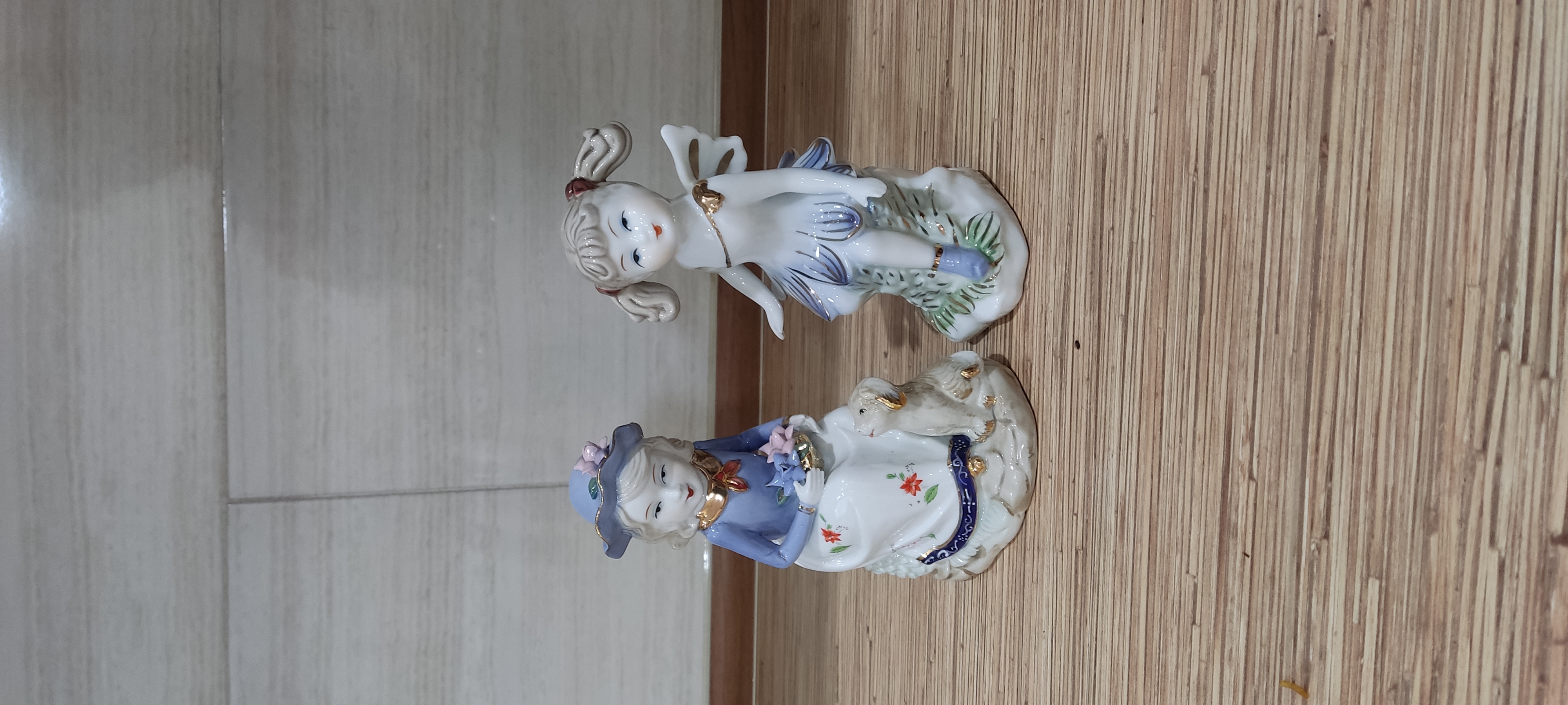 مجسمه چینی  دوعدد باهم ارتفاع ۱۵