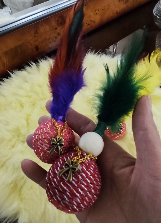 اسباب بازی چوبی توپ زنگوله دار پردار قیمت ۱۵۰