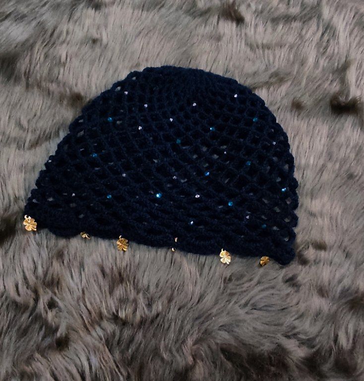 کلاه ترند قلاب بافی نگین و آویز دار