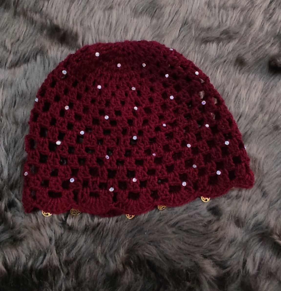 کلاه ترند قلاب بافی نگین و آویز دار