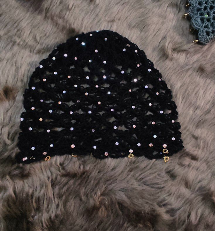 کلاه قلاب بافی  نگین کاری شده