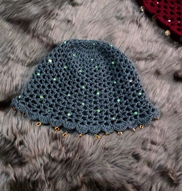 کلاه قلاب بافی  نگین کاری شده