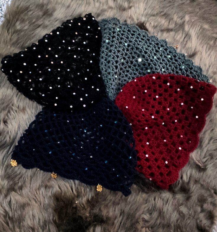 کلاه قلاب بافی  نگین کاری شده